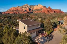 Epic Red Rock Views, Hot Tub, Walk to Uptown - Image 4