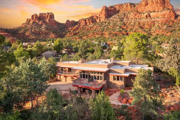 Vacation Among Red Rocks - Image 1