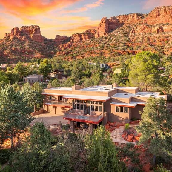 Vacation Among Red Rocks - Image 1